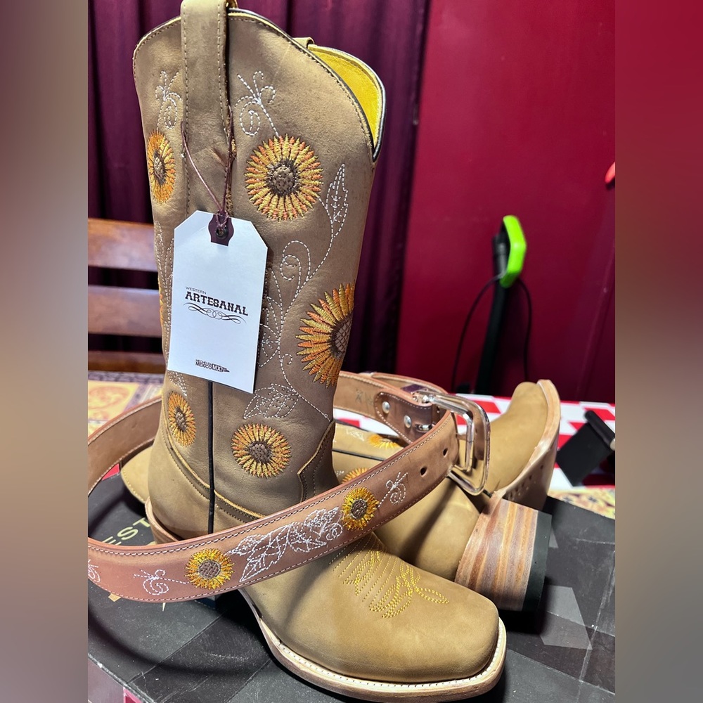 WOMENS WESTERN BOOTS & BELK